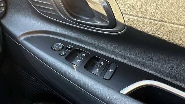 Hyundai BAYON 1.0 TGDi 48V MHEV Premium 5dr DCT Petrol Hatchback White