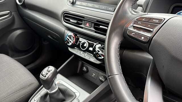 Hyundai KONA 1.0 TGDi 48V MHEV SE Connect 5dr Petrol Hatchback Red