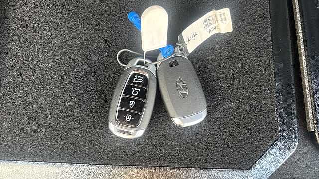 Hyundai INSTER 85kW 02 49kWh 5dr Auto Electric Hatchback Special Solid - Atlas White