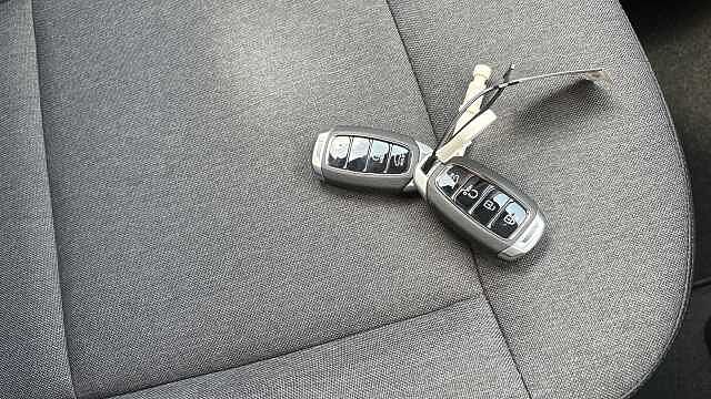 Hyundai INSTER 85kW 01 49kWh 5dr Auto Electric Hatchback Abyss Black - Pearl